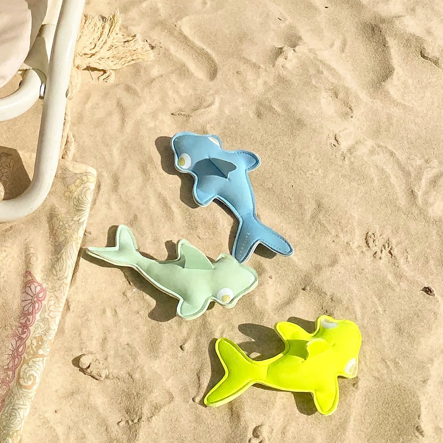 DIVE BUDDIES SALTY THE SHARK AQUA NEON