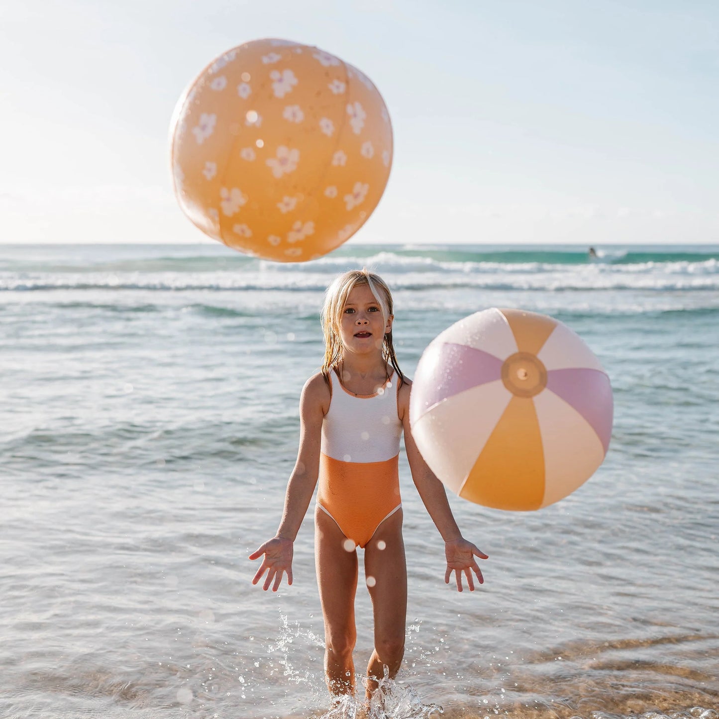 INFLATABLE BEACH BALL PRINCESS SWAN (SET OF 2)