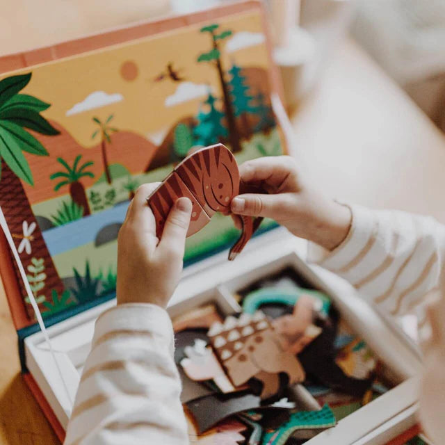 MAGNETIC BOOK DINOSAUR